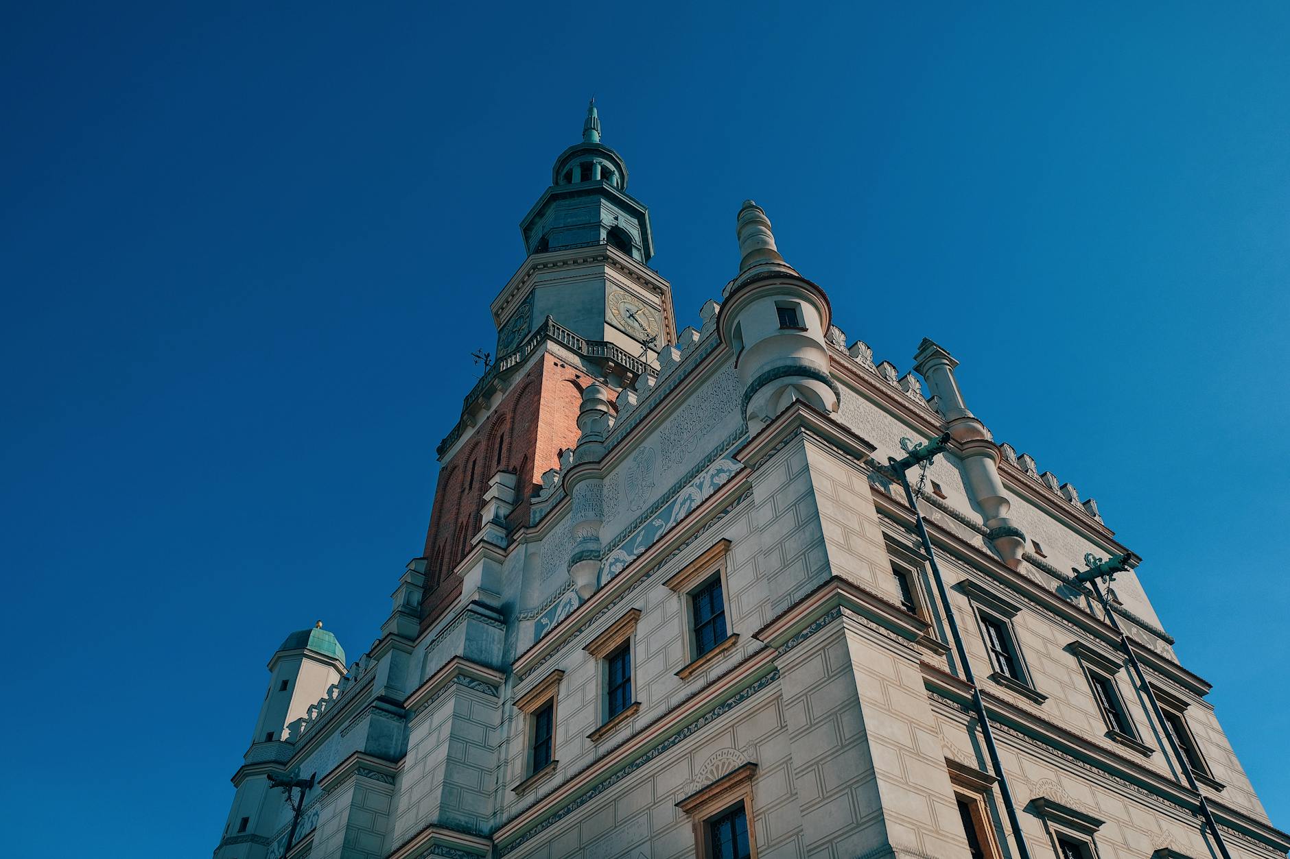 Piłkarze Pogoni Szczecin podczas meczu z Lechem Poznań – gdzie oglądać transmisję?